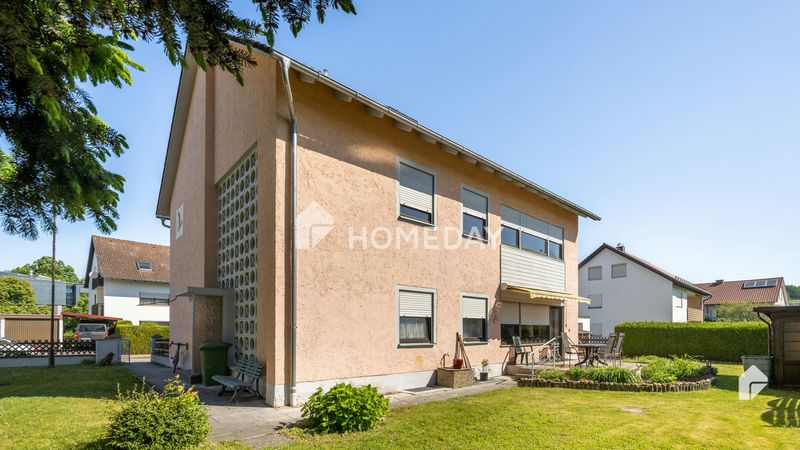 Schöne 2-Zimmer-DG-Wohnung mit Balkon und Stellplatz in sehr guter Lage
